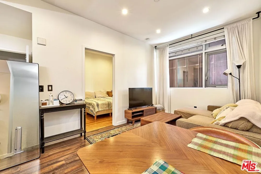 630 W 6th Street #313 Los Angeles, CA 90017
