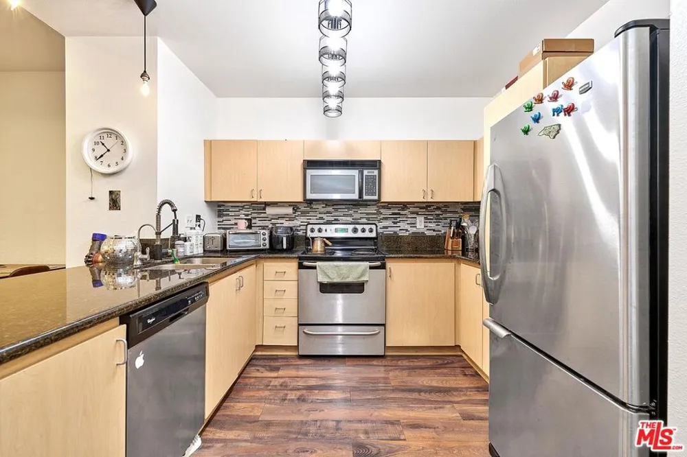 630 W 6th Street #313 Los Angeles, CA 90017
