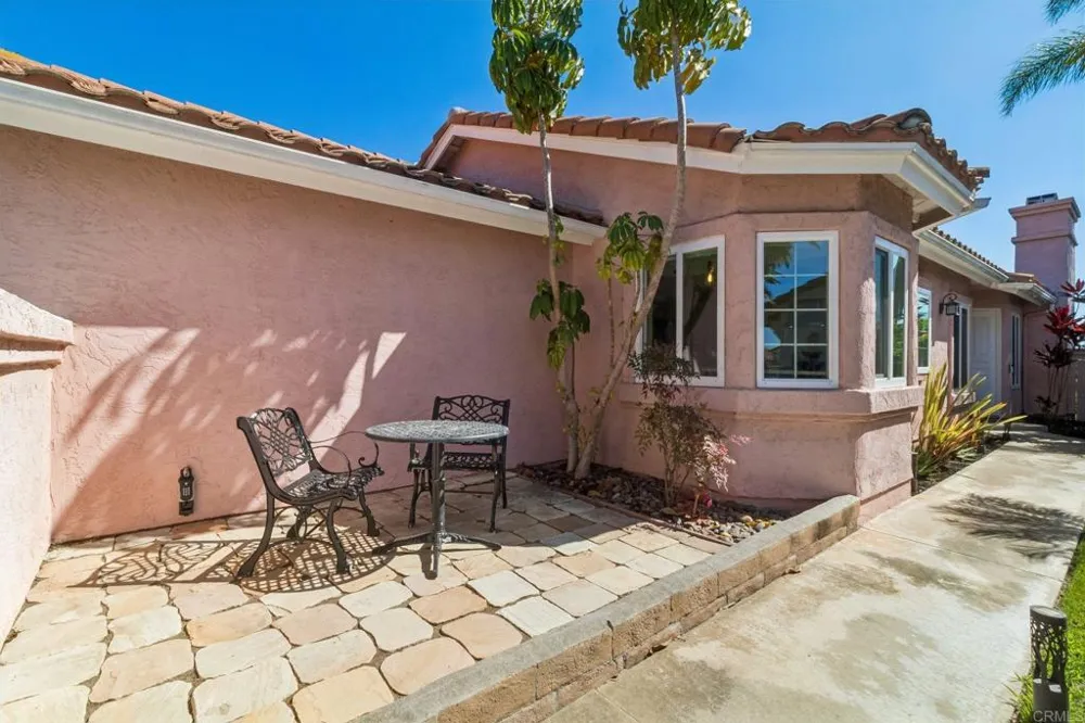 2124 Redwood Crst Vista, CA 92081