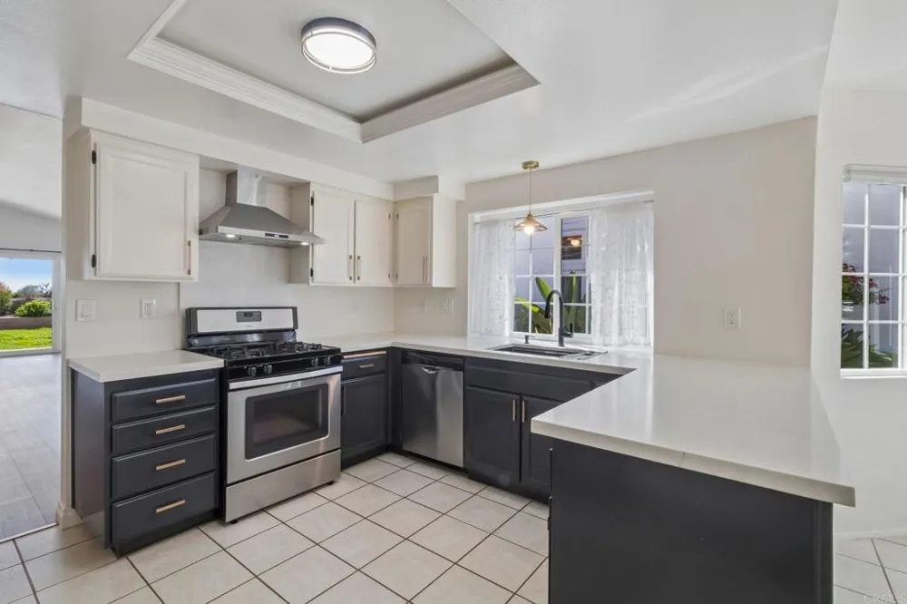 2124 Redwood Crst Vista, CA 92081