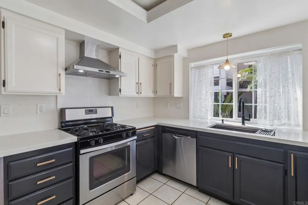 2124 Redwood Crst Vista, CA 92081