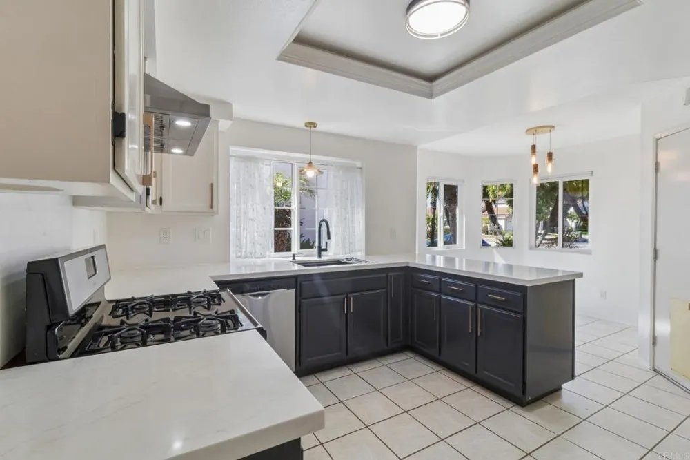 2124 Redwood Crst Vista, CA 92081