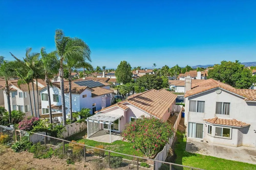 2124 Redwood Crst Vista, CA 92081