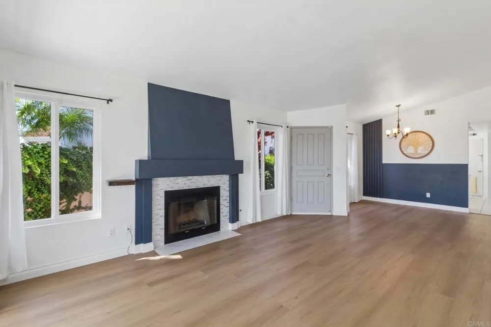 2124 Redwood Crst Vista, CA 92081