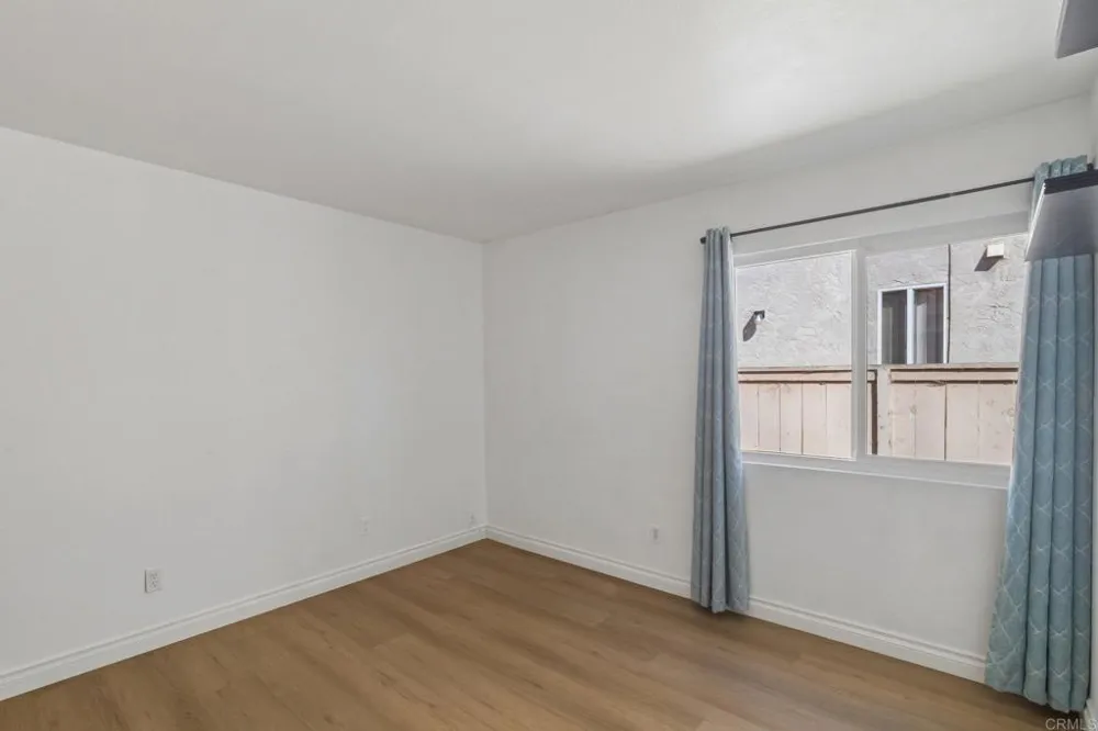 2124 Redwood Crst Vista, CA 92081