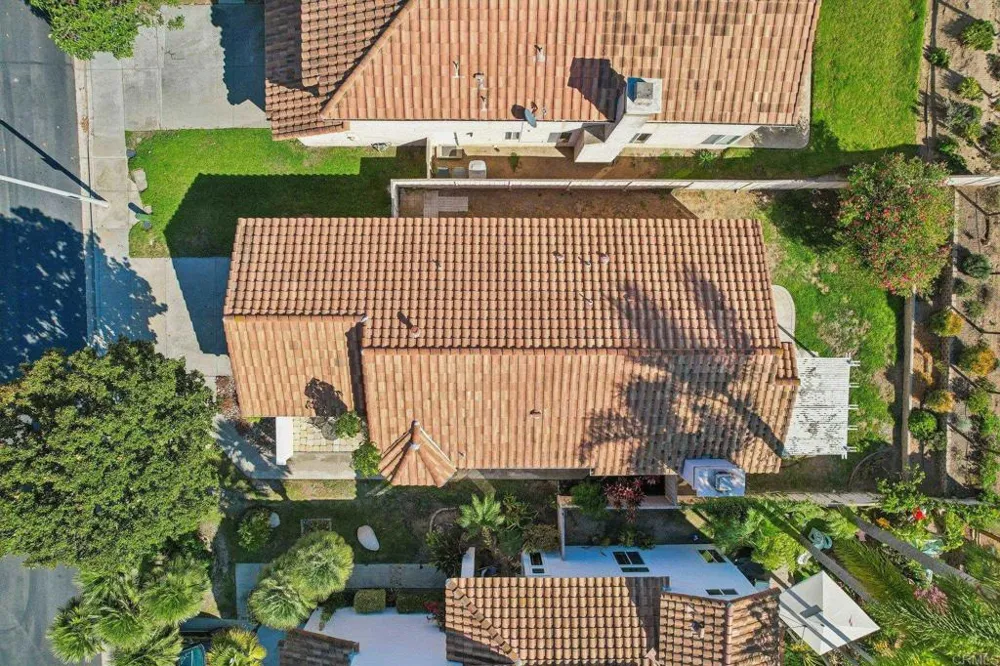2124 Redwood Crst Vista, CA 92081