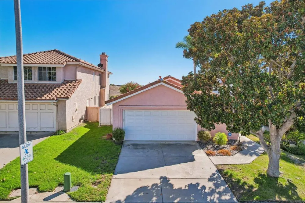 2124 Redwood Crst Vista, CA 92081