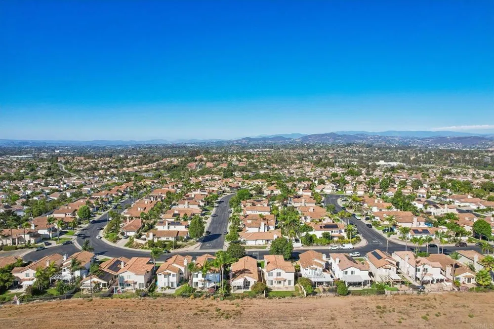 2124 Redwood Crst Vista, CA 92081