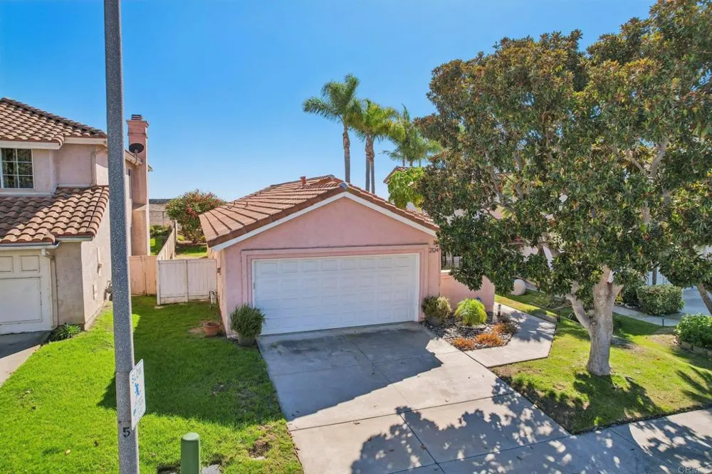 2124 Redwood Crst Vista, CA 92081