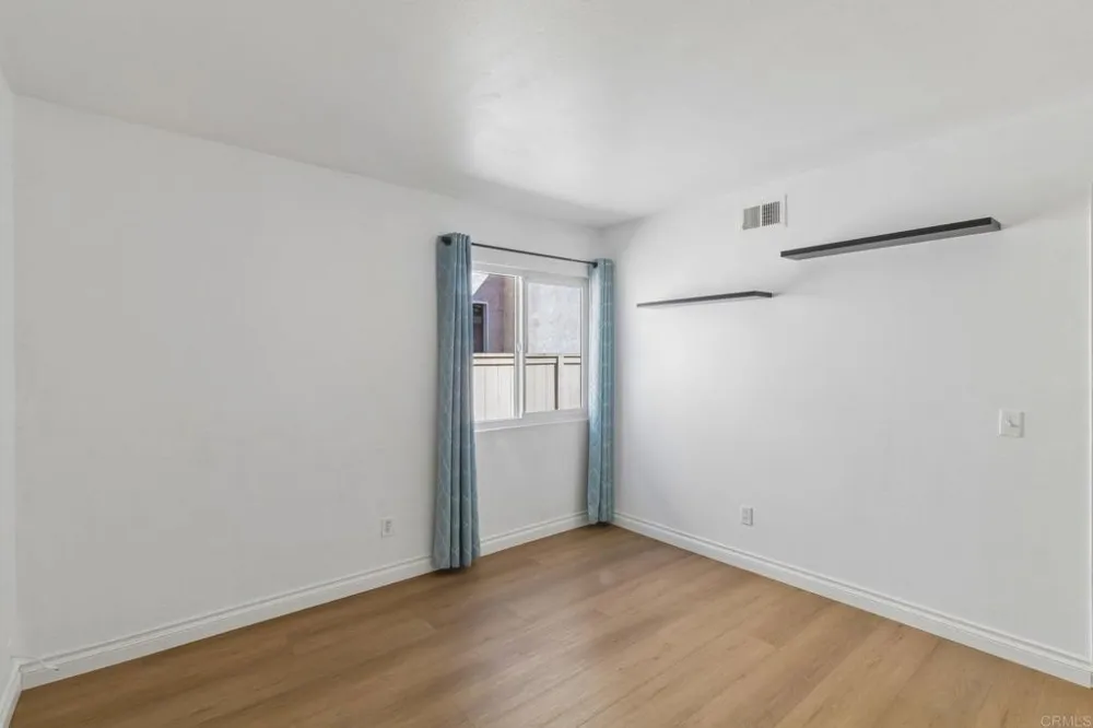 2124 Redwood Crst Vista, CA 92081