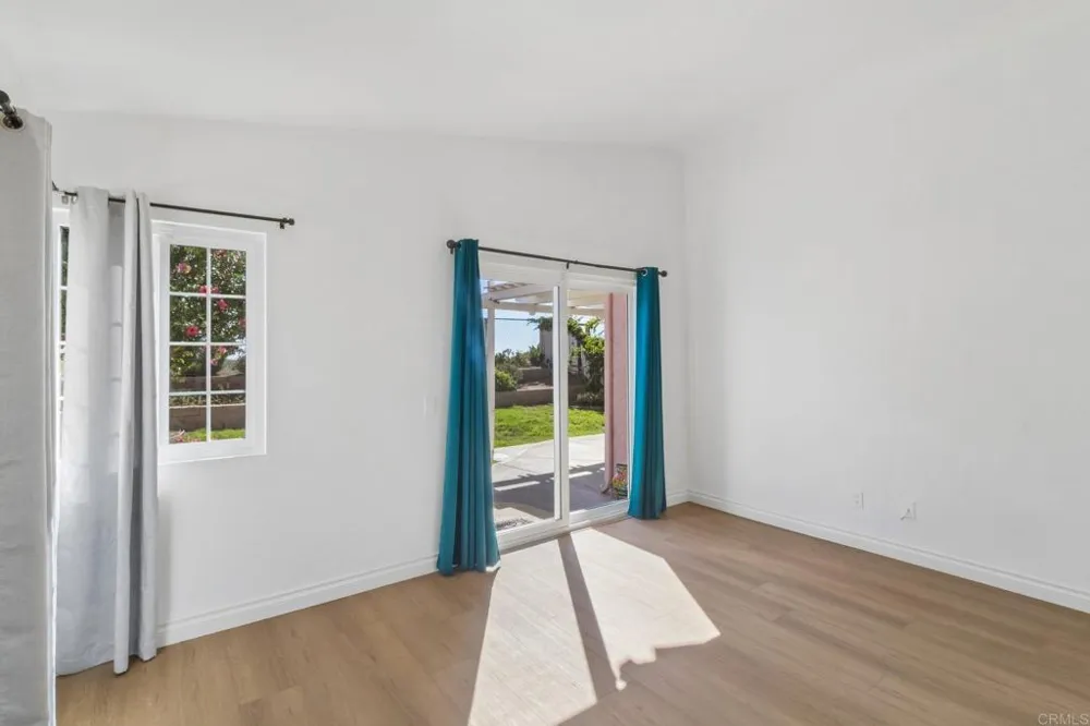 2124 Redwood Crst Vista, CA 92081