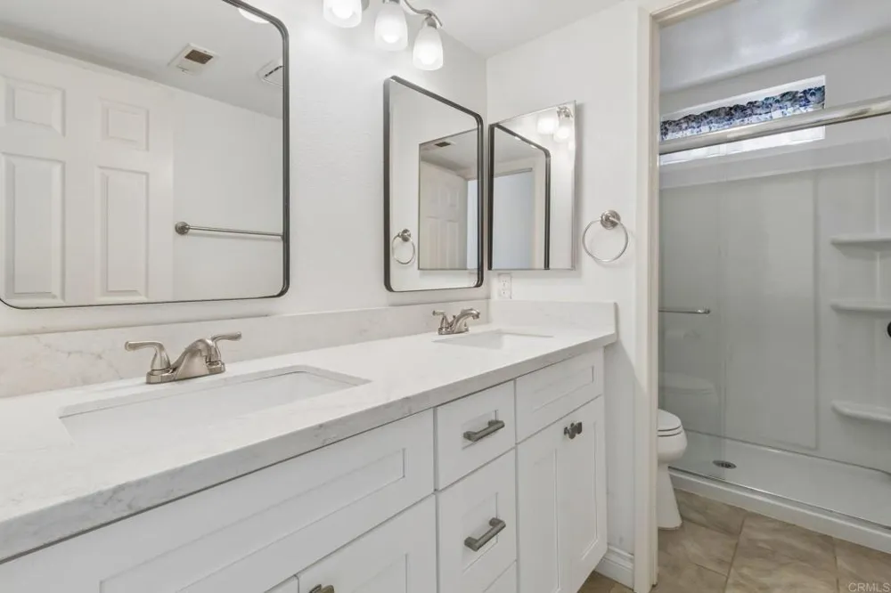 2124 Redwood Crst Vista, CA 92081