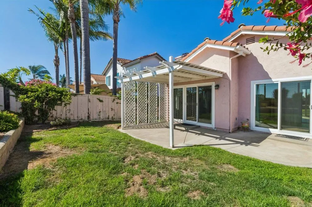 2124 Redwood Crst Vista, CA 92081