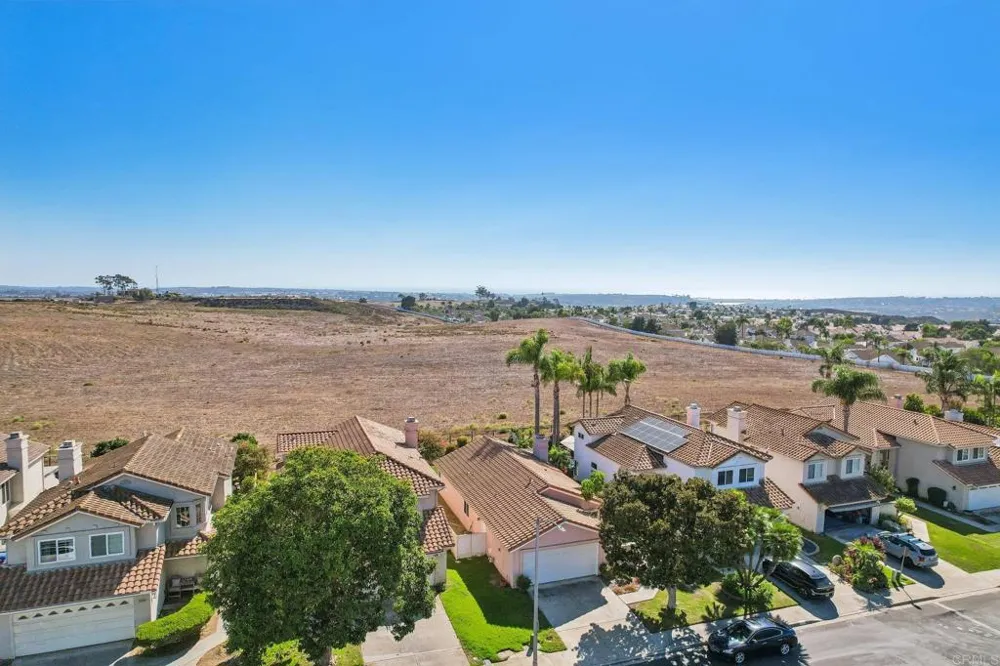 2124 Redwood Crst Vista, CA 92081