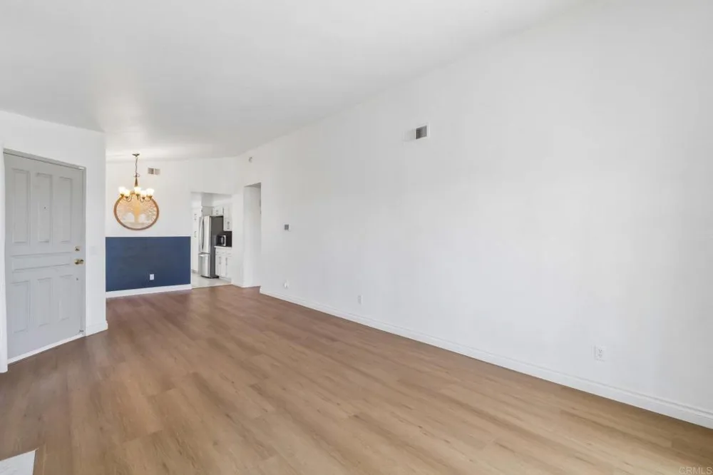 2124 Redwood Crst Vista, CA 92081