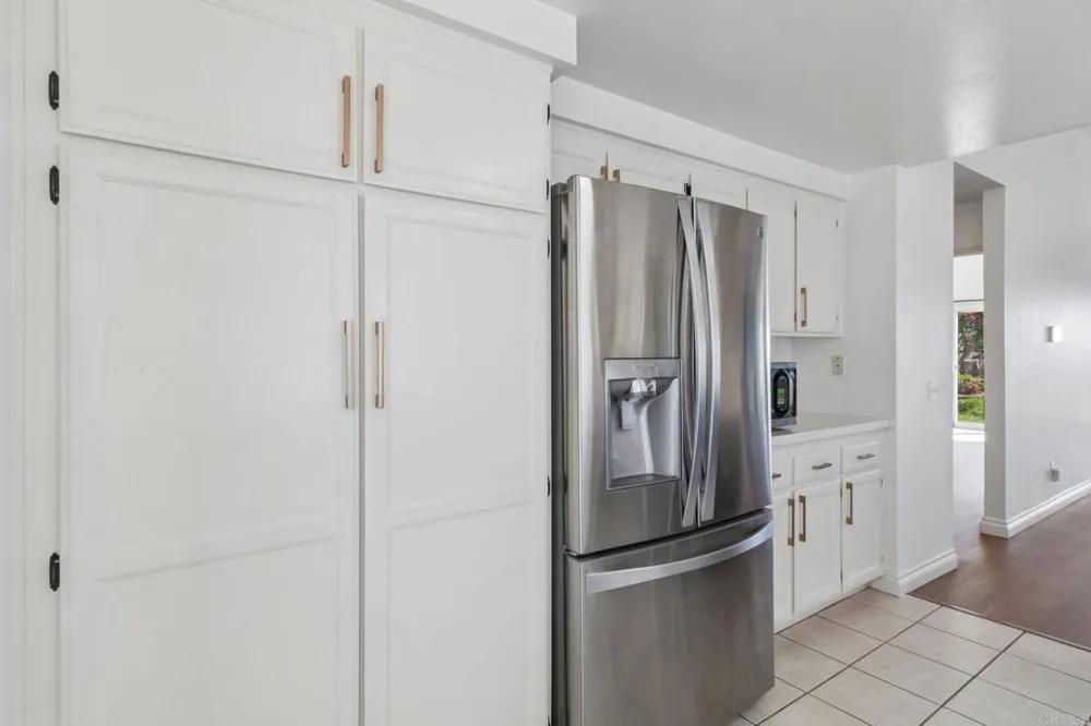 2124 Redwood Crst Vista, CA 92081