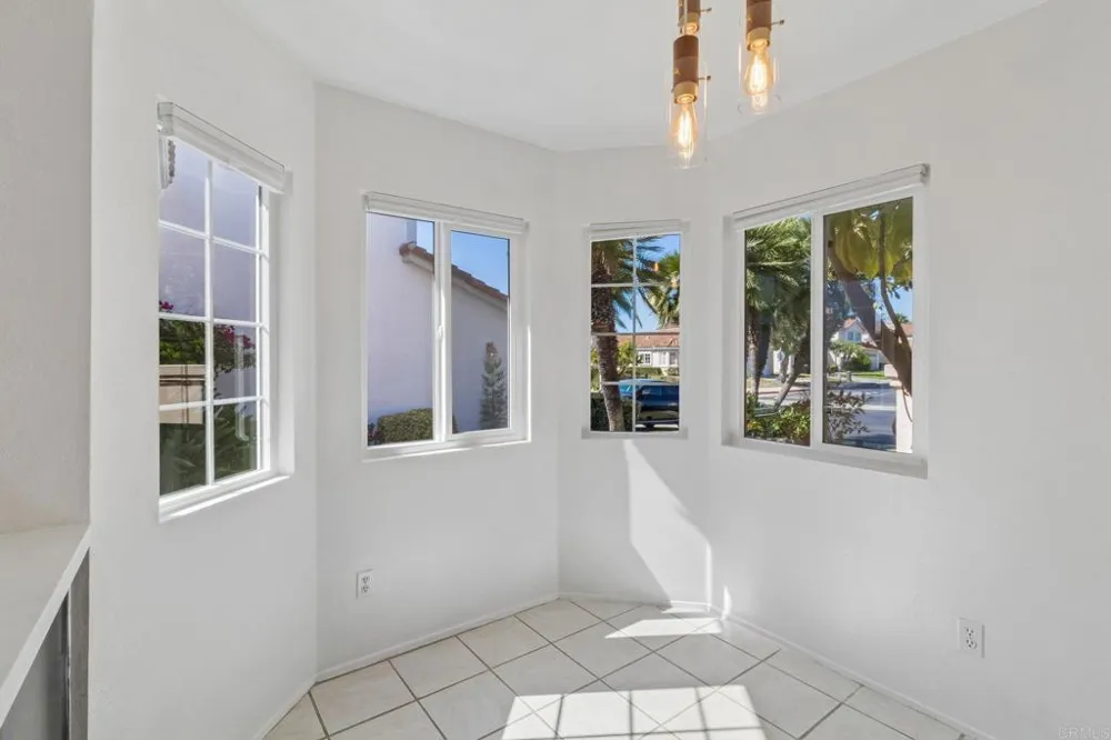 2124 Redwood Crst Vista, CA 92081
