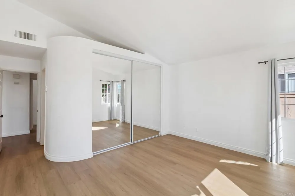 2124 Redwood Crst Vista, CA 92081