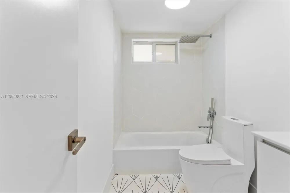1620 West Ave #305 Miami Beach, FL 33139