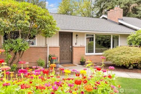 8602 Maple Lane