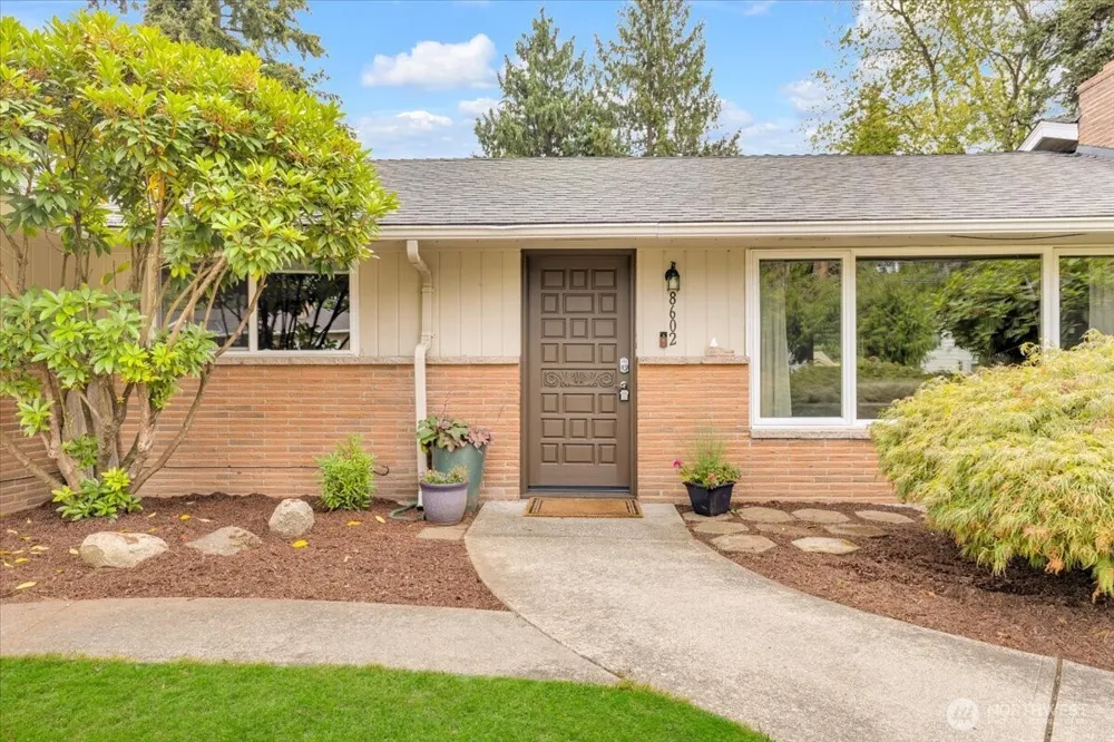 8602 Maple Lane Edmonds, WA 98026