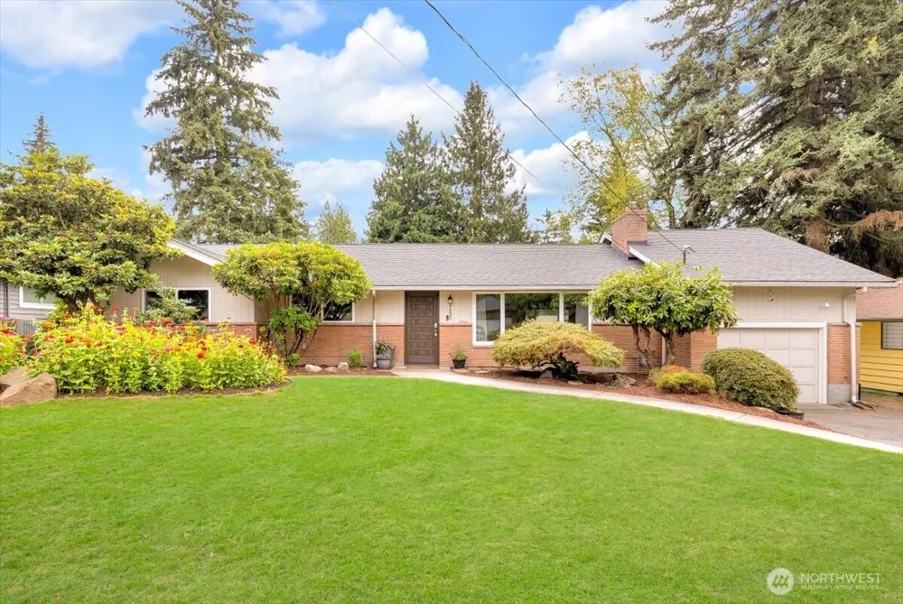 8602 Maple Lane Edmonds, WA 98026