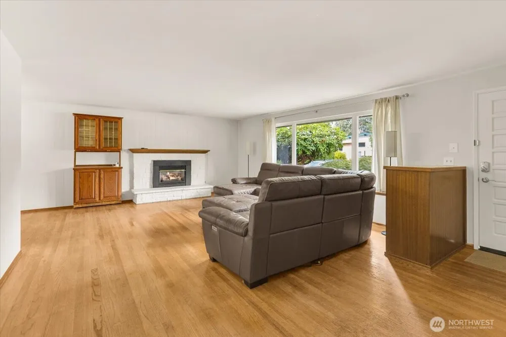 8602 Maple Lane Edmonds, WA 98026