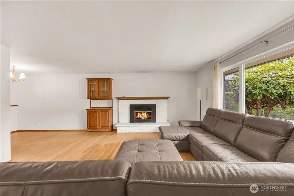 8602 Maple Lane Edmonds, WA 98026