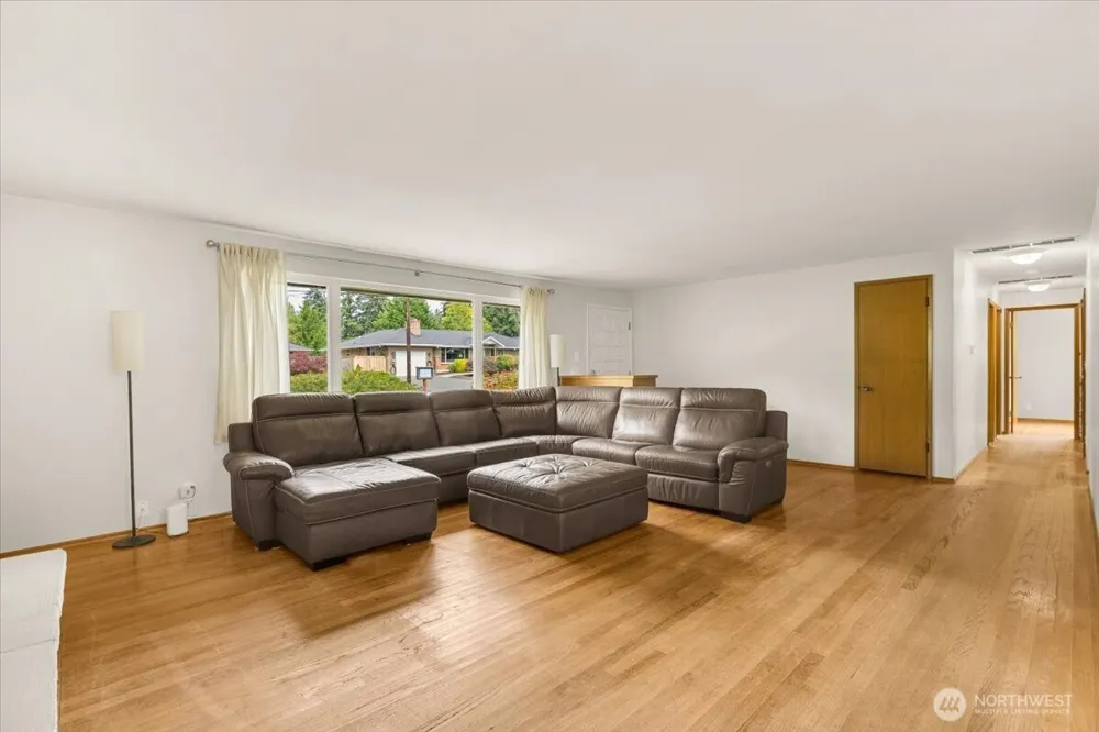 8602 Maple Lane Edmonds, WA 98026