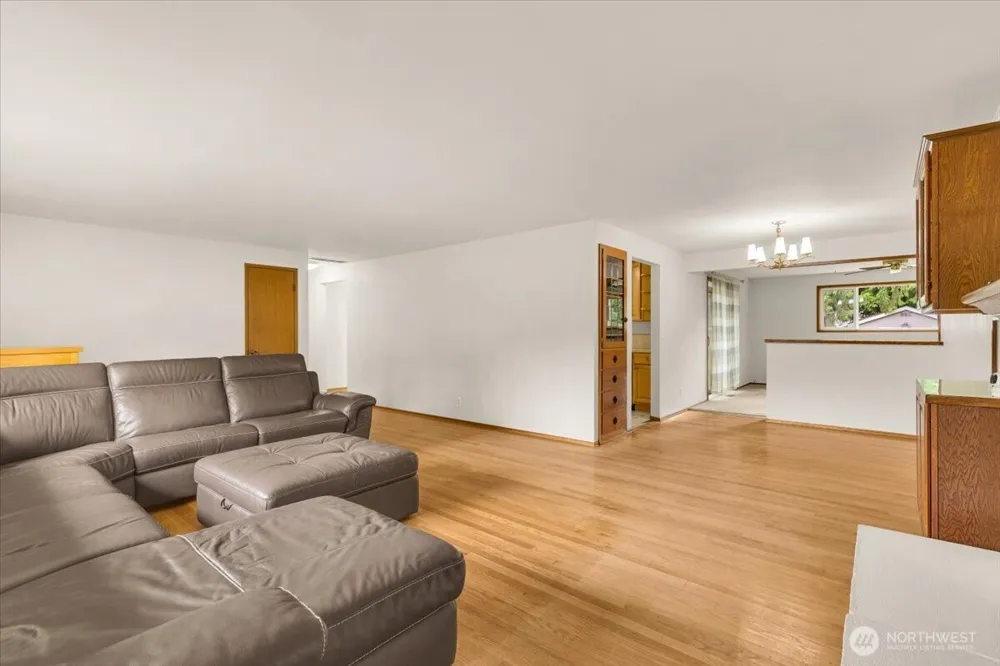 8602 Maple Lane Edmonds, WA 98026