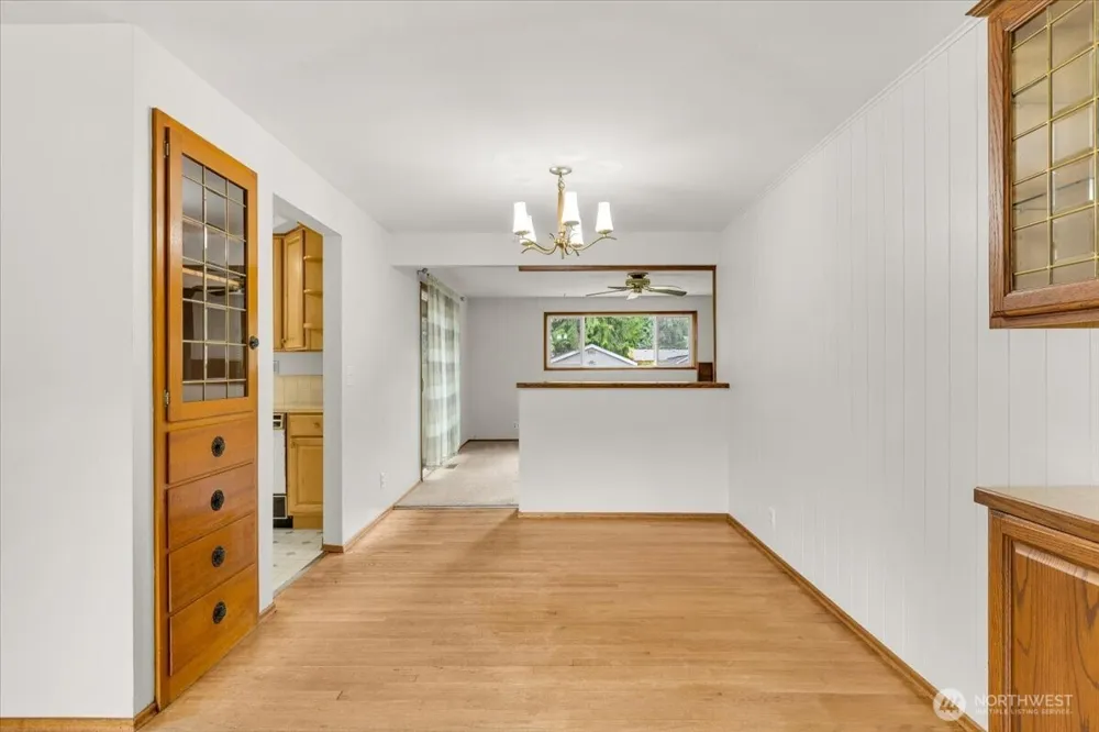 8602 Maple Lane Edmonds, WA 98026