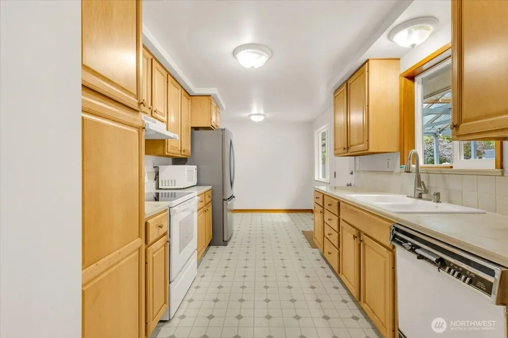 8602 Maple Lane Edmonds, WA 98026