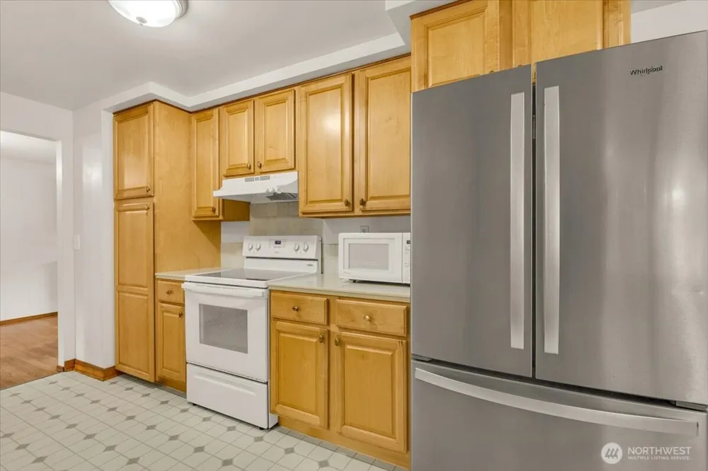 8602 Maple Lane Edmonds, WA 98026