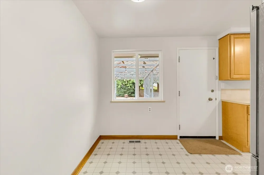 8602 Maple Lane Edmonds, WA 98026