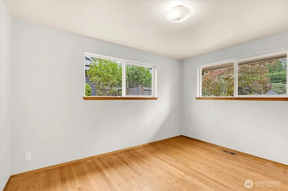 8602 Maple Lane Edmonds, WA 98026