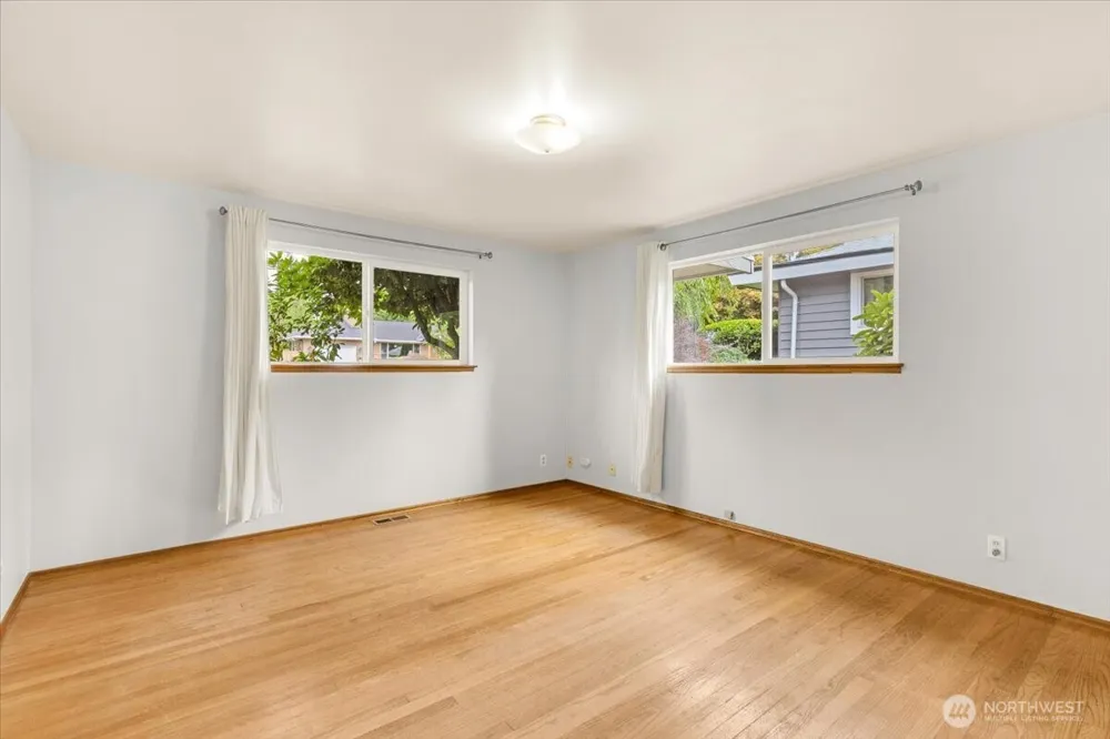8602 Maple Lane Edmonds, WA 98026