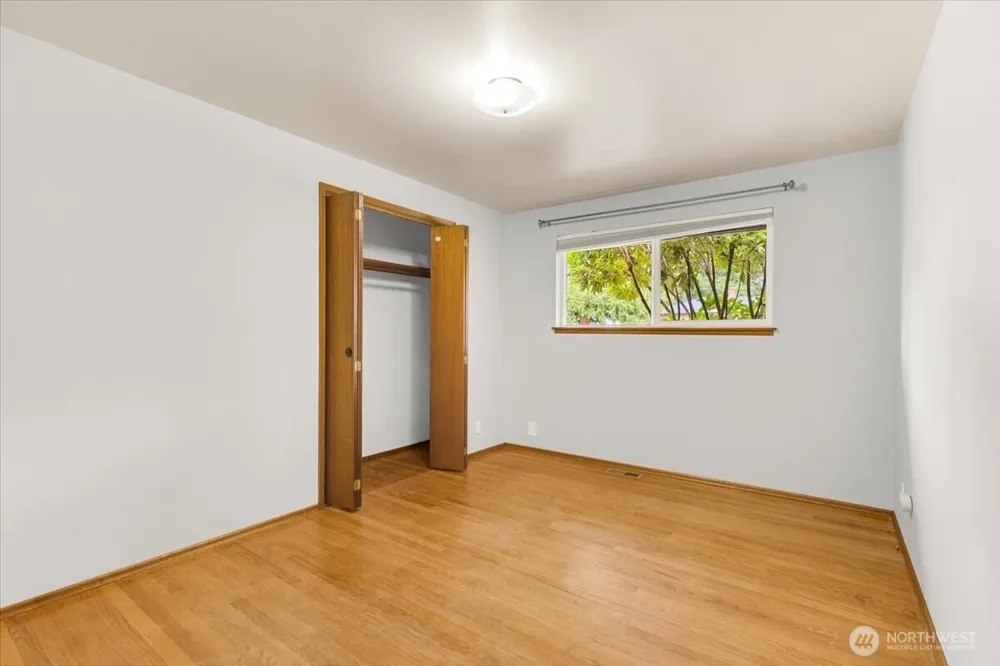 8602 Maple Lane Edmonds, WA 98026