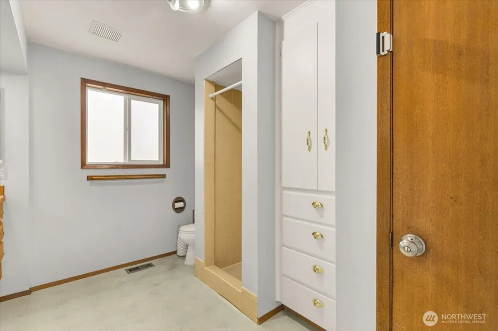 8602 Maple Lane Edmonds, WA 98026