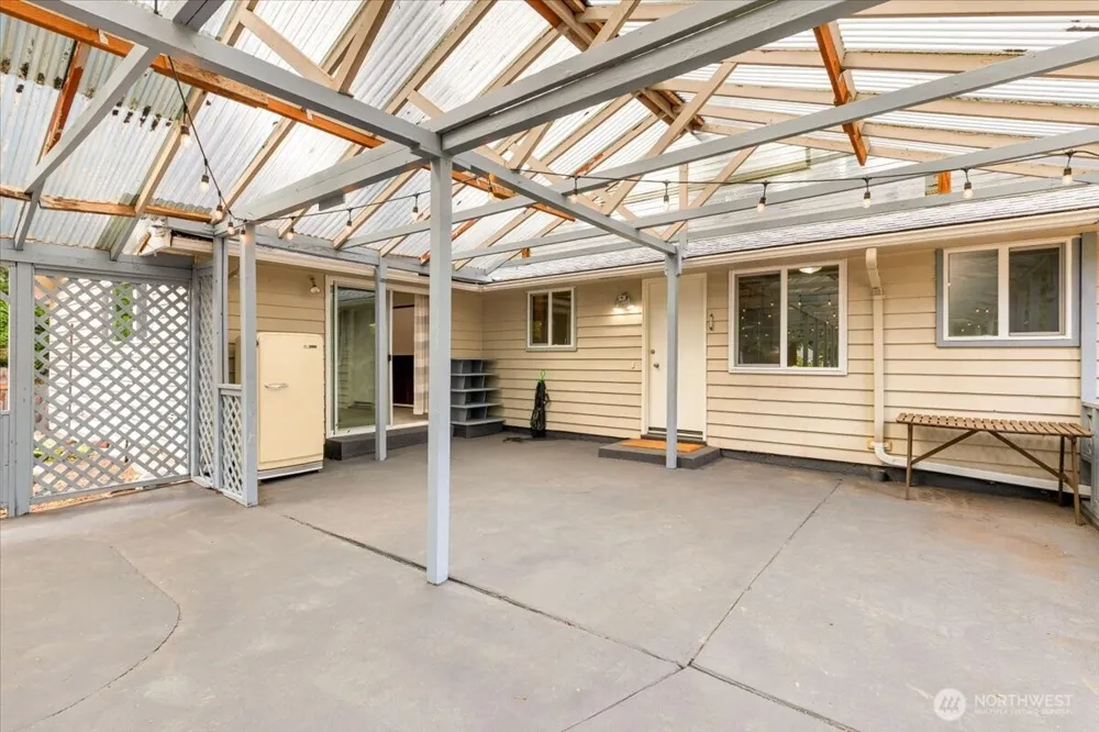 8602 Maple Lane Edmonds, WA 98026