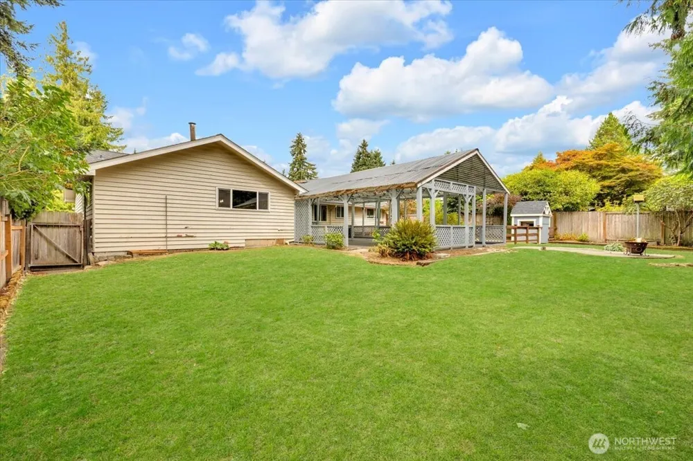 8602 Maple Lane Edmonds, WA 98026