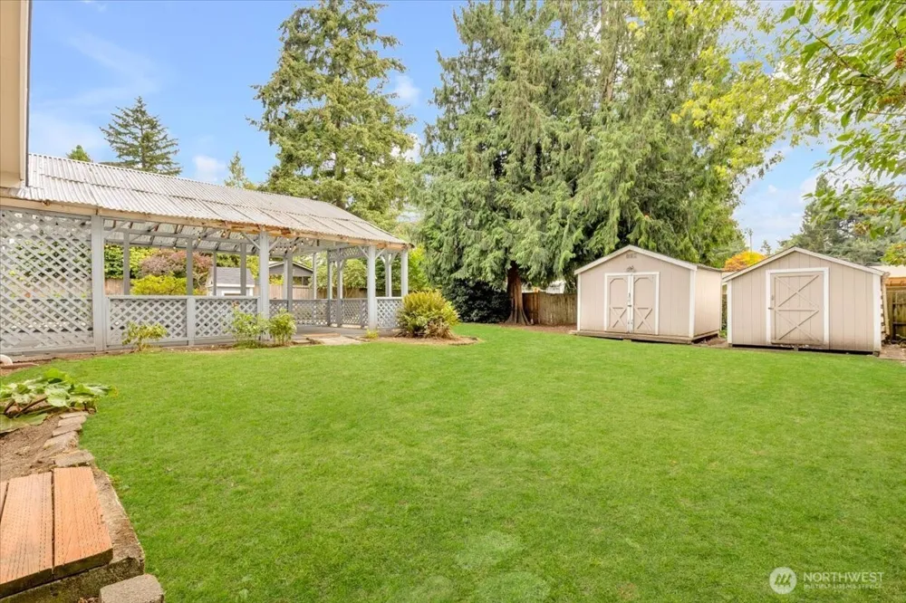 8602 Maple Lane Edmonds, WA 98026