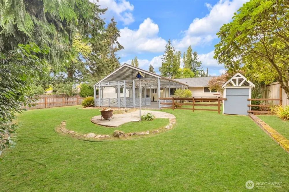 8602 Maple Lane Edmonds, WA 98026