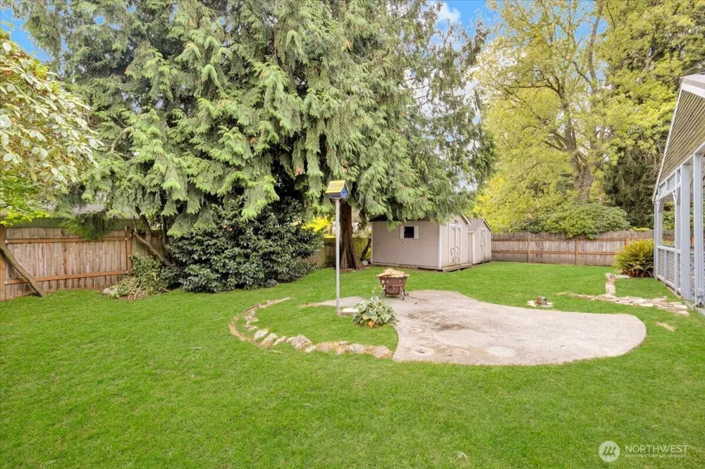 8602 Maple Lane Edmonds, WA 98026