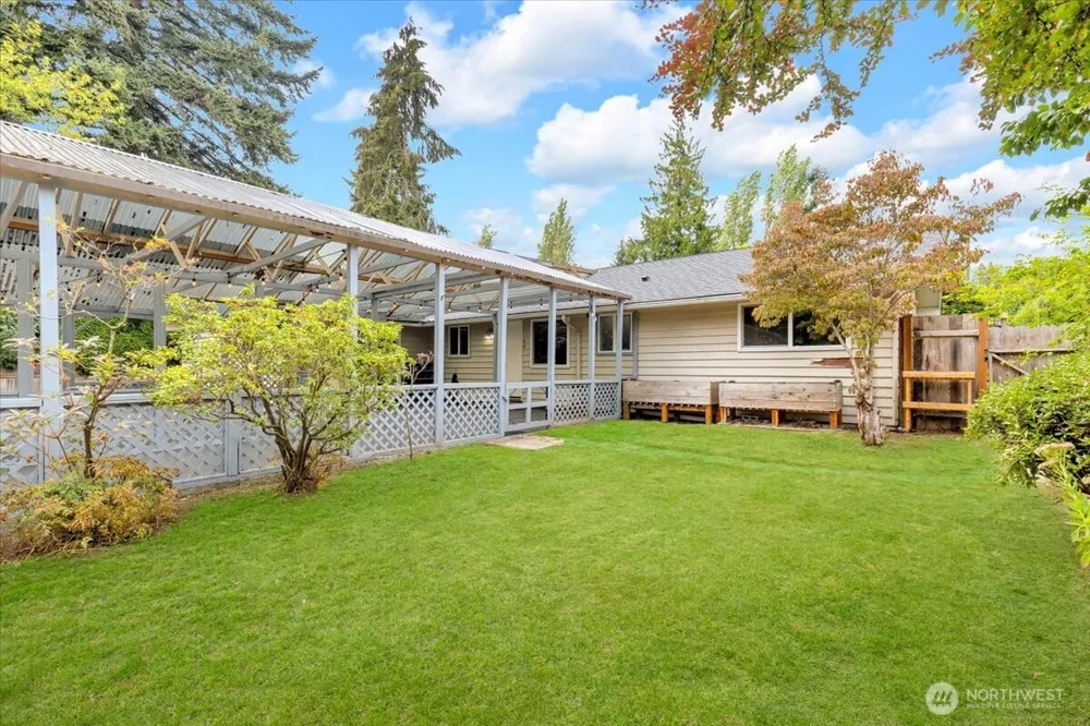8602 Maple Lane Edmonds, WA 98026