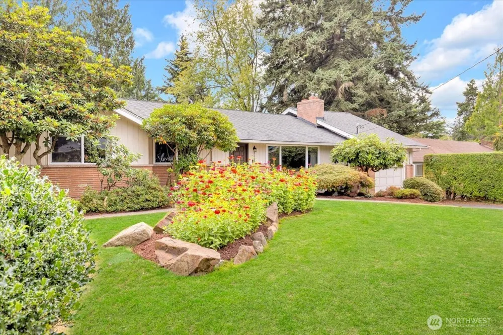 8602 Maple Lane Edmonds, WA 98026