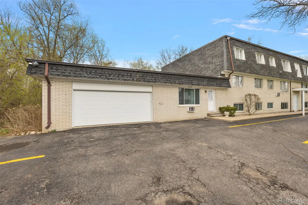 384 Drahner #C13 Oxford Charter Township, MI 48371