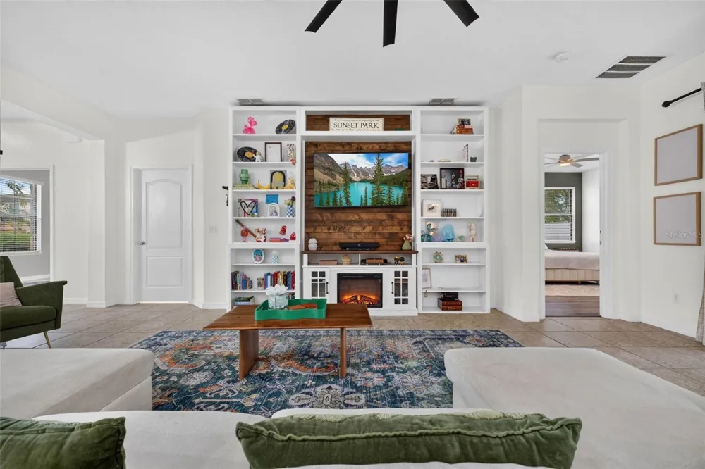 810 WOODS LANDING DRIVE Minneola, FL 34715
