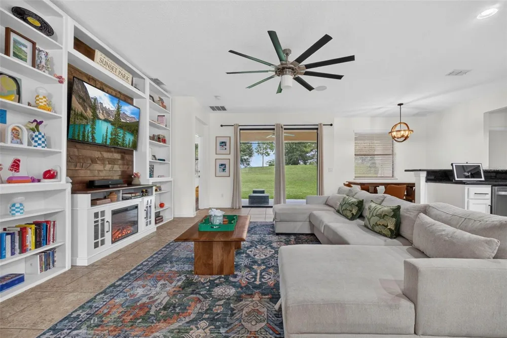 810 WOODS LANDING DRIVE Minneola, FL 34715