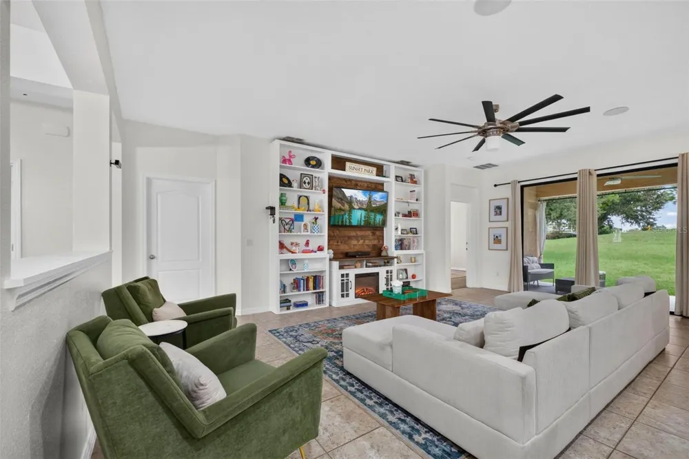 810 WOODS LANDING DRIVE Minneola, FL 34715