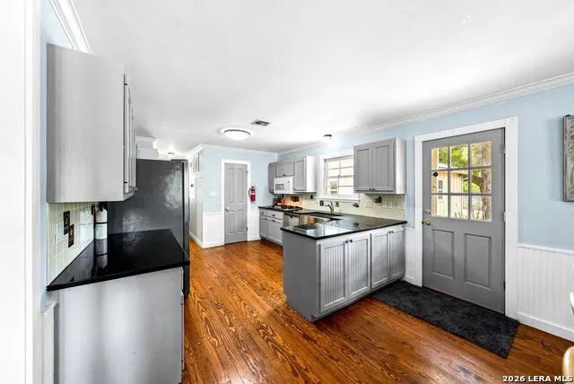 204 ACORN ST Fredericksburg, TX 78624